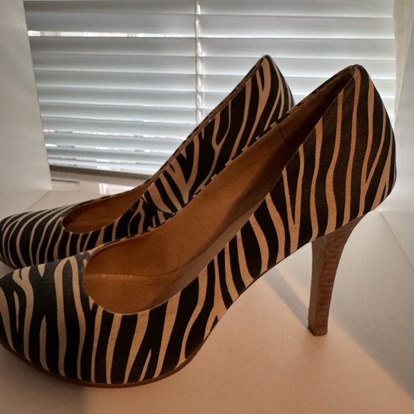 Zebra Print Women's Shoes - Picture 4 of 4